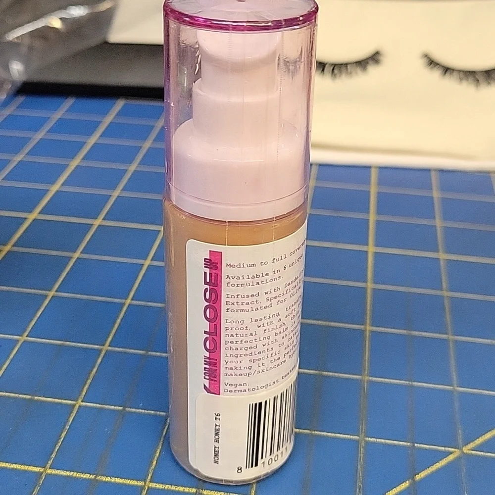 UOMA Flawless IRL Foundation - Honey Honey T6 - 30ml New Sealed Bottle